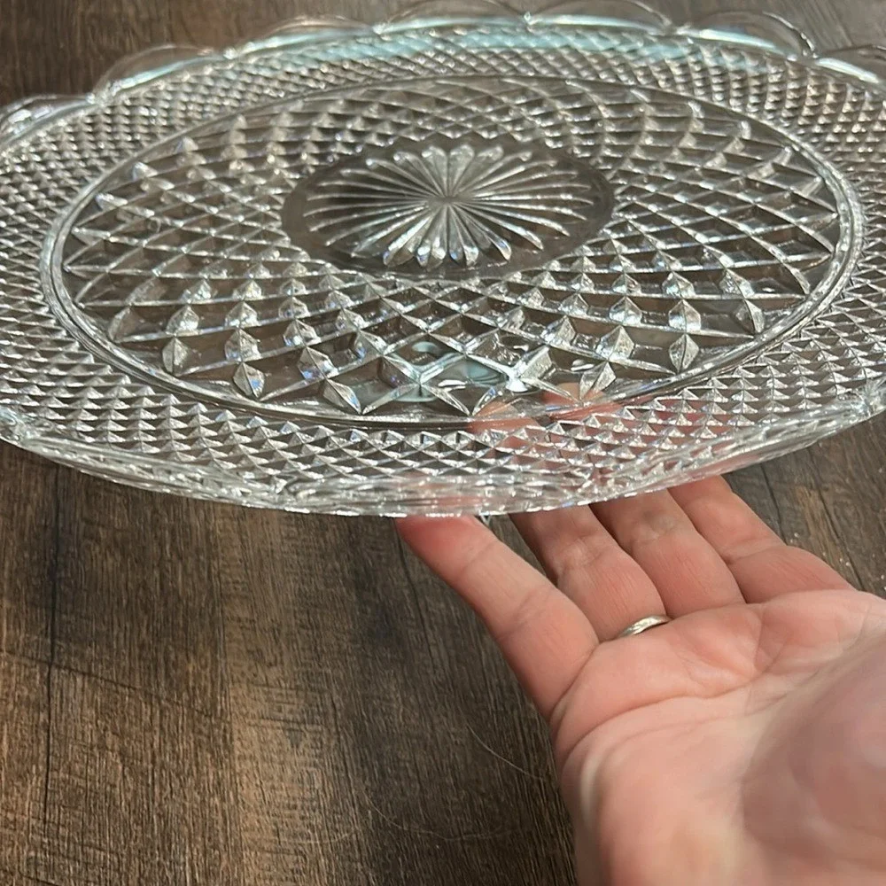 Vintage 14 In Anchor Hocking Wexford serving/Cake platter with scalloped…